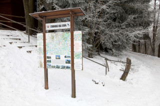 Rozcestí značených stop ve Studené