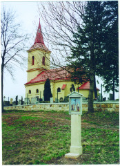 Kostelík s křížovou cestou na Byšičkách