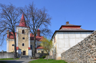 Kostel sv. Michaela archanděla a fara v Uhelné Příbrami