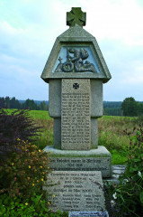 Pomník vojákům padlým v 1. světové válce byl po renovaci v roce 2000
doplněn o jména padlých ve 2. světové válce.