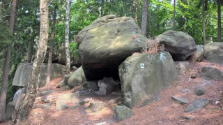 Čížkovy kameny - jeskyňka
