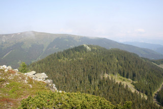 Hřeben Fischerbašských Alp z vrcholu Harderkogel,
v pozadí Stuhleck