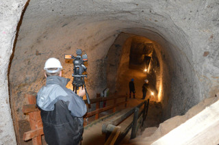 Hlubinný kaolínový důl u Nevřeně