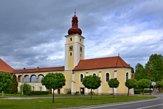 Arkádová galerie a kostel sv. Martina