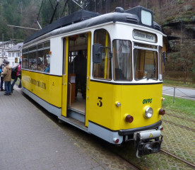 Tramvají do skal