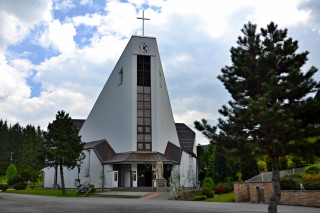 Kostel Božské Srdce Ježíšovo v Korni