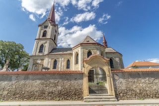 Kostel sv. Ondřeje ve Starém Kolíně od jihu