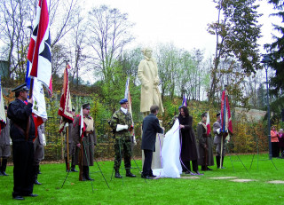 Odhalení pomníku plukovníka Švece v Třebíči