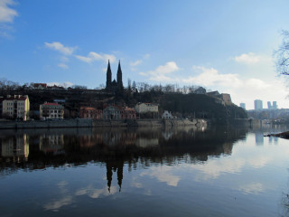 Pohled na Vyšehrad s&nbsp;dominantou kostela sv. Petra a Pavla