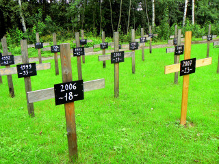 Symbolický hřbitov obětí na D1