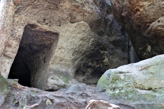 Nedamy, skalní hrad ve stínu Kokořína