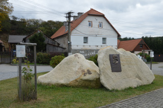Levého památník v Nebřezinech