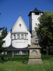 Pomník Jana Amose Komenského před Českobratrským evangelickým kostelem