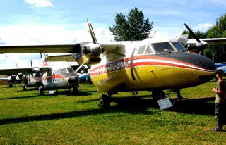 Pěkně za sebou – řada různých verzí malého dopravního letadla L-410 Turbolet, historicky největší série jednoho typu vyráběného v Kunovicích