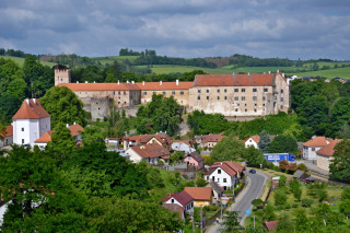 Pohled na město s dominantním zámkem