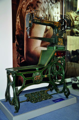 Šicí stroj na opravu obuvi (80. léta 19. stol.)