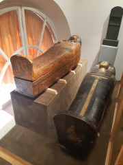 Vrcholem prohlídky jsou tyto dvě egyptské mumie, věk starší z nich je 3000 let.