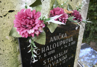 Hrob poslední československé revoluční kurýrky na Olšanských hřbitovech