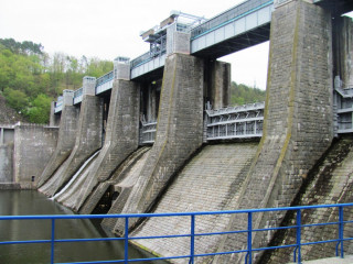 Hráz přehrady u Štěchovic