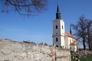 Patronem kostela je svatý Václav.