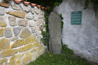 Nejstarší písemná zmínka o Zkamenělci z Družce pochází už z roku 1664.