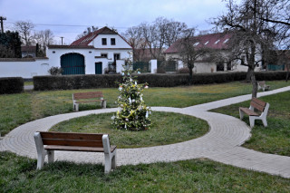 Zrušená vlečka, zaniklý cukrovar a zachráněný zámek