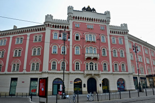 Pamětní deska na Palladiu v Praze