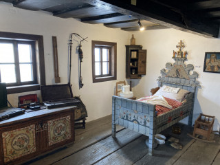 Typická bavorská světnička s postelí
