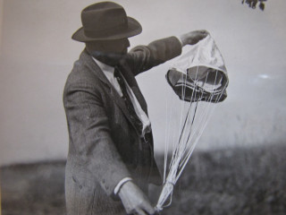 Historické fotografie z vypouštění raket L. Očenáškem (Archiv J. Bicana)