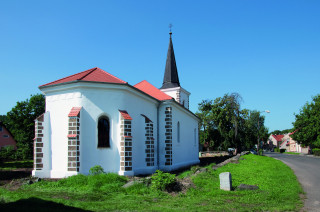 Opravený kostel sv. Barbory září novotou. Ještě před
několika lety měl na kahánku, teď je ozdobou města.