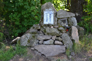 Památník Broučků na vrchu Kamenice