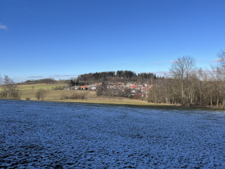 Výhled na město, nad ním vystupuje Kalvárie.