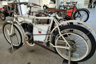 Motocykl firmy Laurin a Klement
