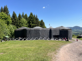 Dělostřelecký srub T-S 73, kde je vstup do podzemního areálu.