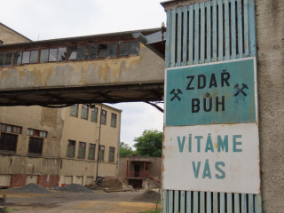 Vstup do areálu dolu Mayrau