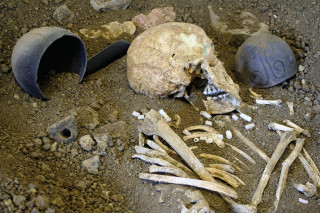 Vedrovická pohřebiště jsou datována do první půle 6. tisíciletí před naším letopočtem.