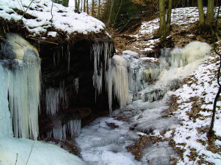 Permská kaskáda nad cyklostezkou