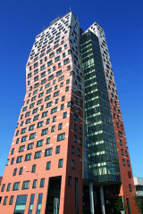 111 metrů vysoký AZ Tower