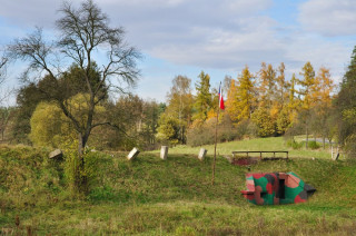 Atypický objekt a muzeum opevnění pod silnicí Bratronice – Dolní Bezděkov