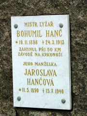 Deska na Hančově hrobu
v Jilemnici