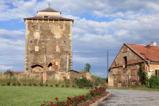 Vežové tvrze Kolínska na kole