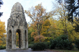Kostelní věž v nejstarším veřejném parku střední Evropy