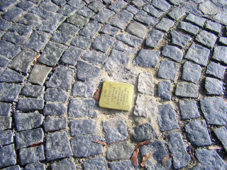 Víte, co jsou stolpersteiny?