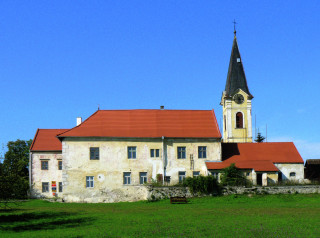 Zámek a kostel