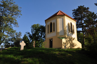 Zvonice dala celému parkovému areálu jméno.