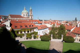 Panorama staré Prahy z Vrtbovské zahrady.