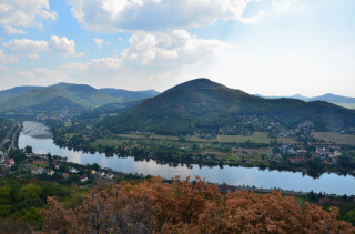 Výhled do údolí Labe i na České středohoří