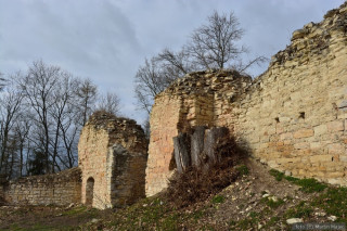 Skrovné pozůstatky hradu Pravda. (foto M. Majer) 