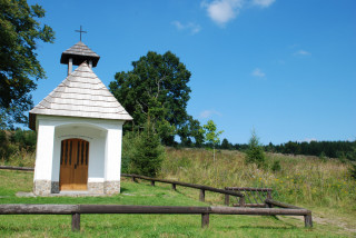Kaplička na místě zhůřského kostela