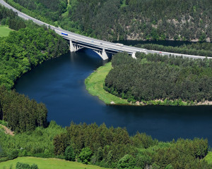 Dvoupatrový most nad Želivkou